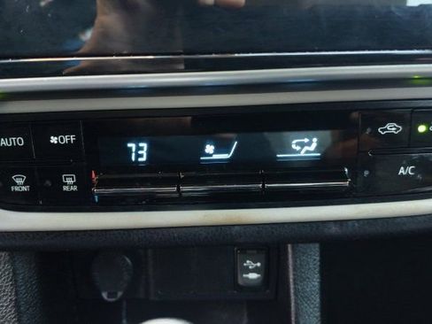 Used 2018 Toyota Corolla LE image 17