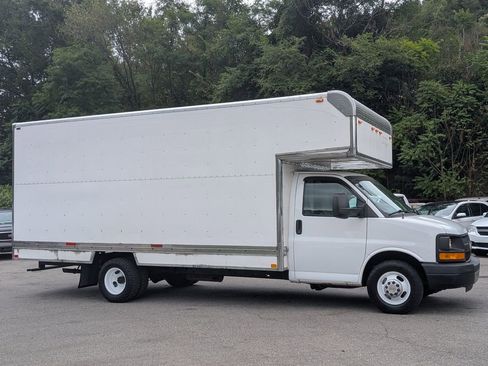 Used 2013 Chevrolet Express 3500 Extended image 3