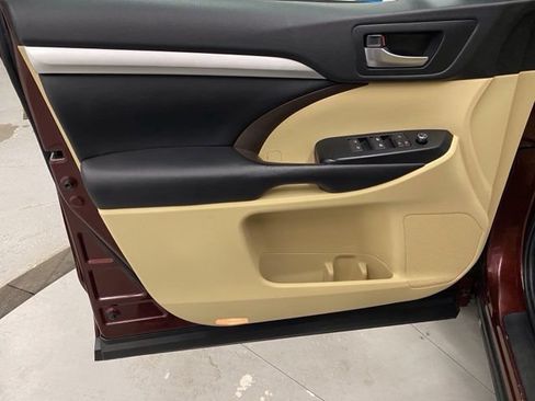 Used 2018 Toyota Highlander XLE AWD/4WD image 27