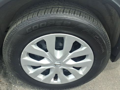 Used 2019 Nissan Rogue S AWD/4WD image 6