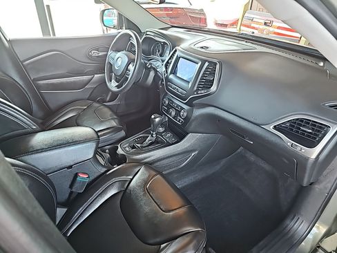 Used 2021 Jeep Cherokee Latitude Plus w/ Mopar Interior Package AWD/4WD image 13