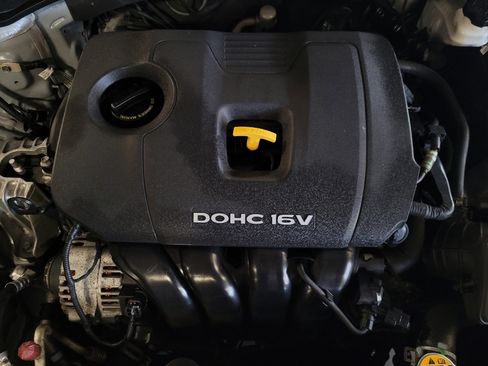 Used 2017 Hyundai Elantra SE image 30