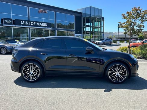Used 2025 Porsche Macan Electric RWD image 6