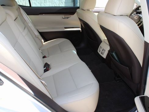 Used 2017 Lexus ES 350 w/ Premium Package image 18