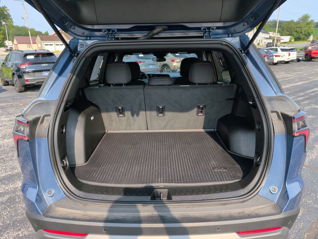 Used 2026 Chevrolet Equinox LT w/ LPO, Floor Liner Package FWD image 18