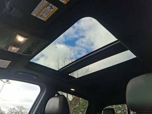 Used 2023 Nissan Titan PRO-4X w/ Pro-4x Convenience Package image 16