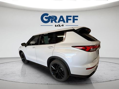 Used 2023 Mitsubishi Outlander SE Black Edition AWD/4WD image 5