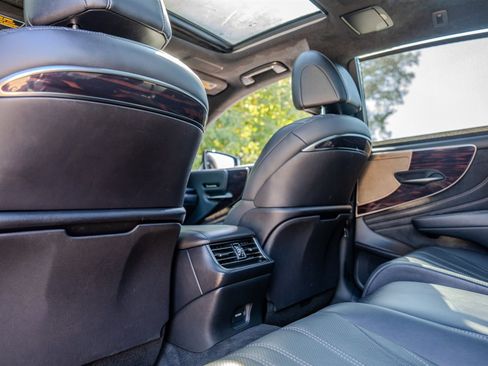 Used 2018 Lexus LS 500 w/ Luxury Package RWD image 30