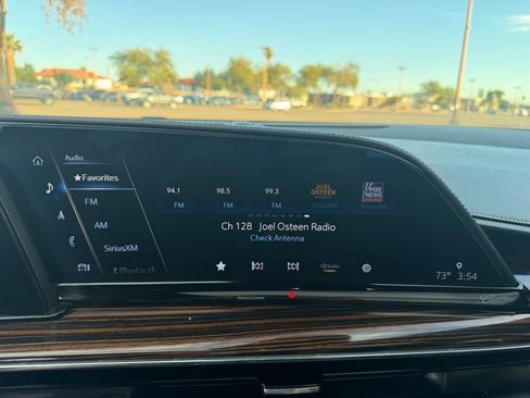 Used 2023 Cadillac Escalade Premium Luxury image 36