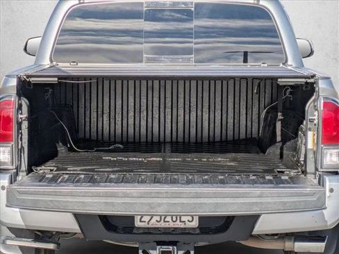 Used 2022 Toyota Tacoma TRD Sport image 6