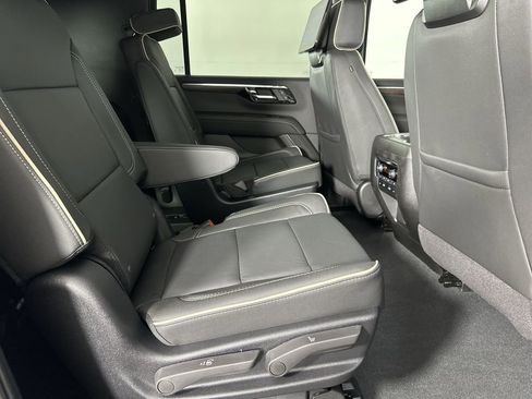 New 2026 Chevrolet Suburban Premier image 27