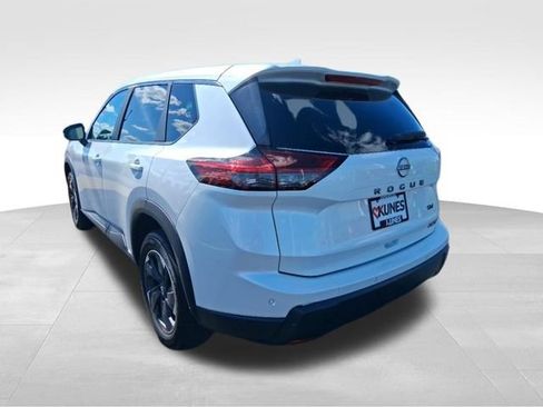 Used 2024 Nissan Rogue SV FWD image 10