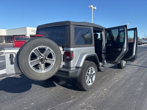 Used 2018 Jeep Wrangler Unlimited Sahara image 22