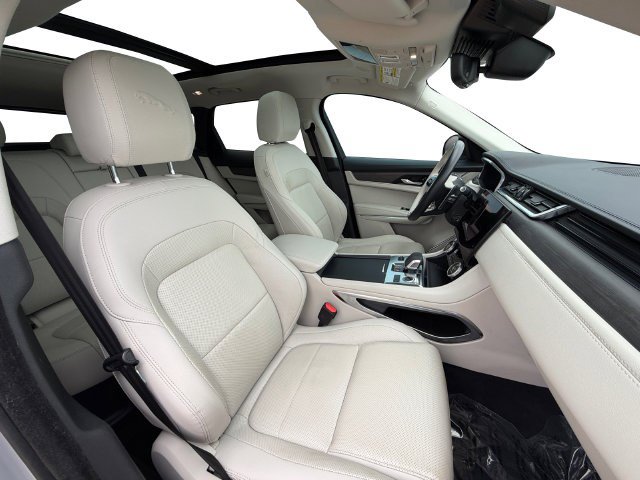 Used 2023 Jaguar F-PACE S AWD/4WD image 16