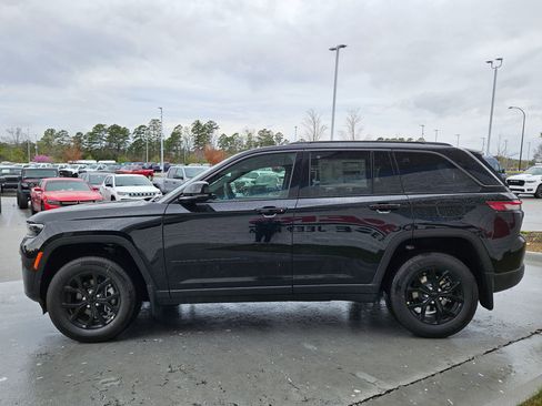 New 2026 Jeep Grand Cherokee Altitude image 4