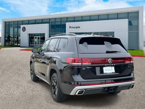 New 2026 Volkswagen Atlas Peak Edition image 4