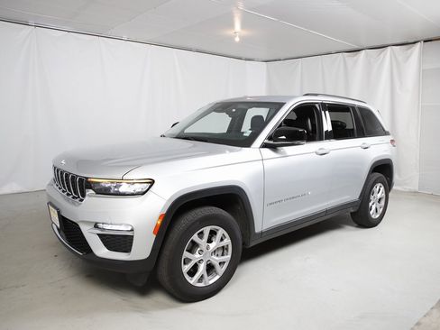 Used 2022 Jeep Grand Cherokee Limited image 21