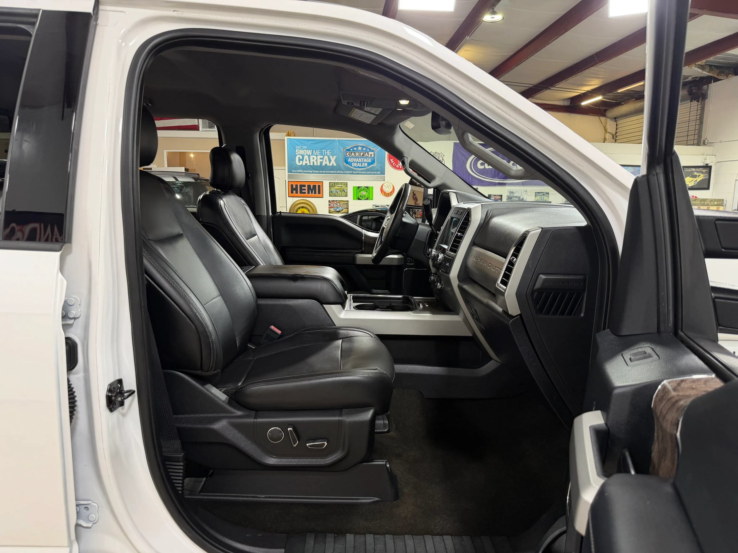 Used 2018 Ford F250 Lariat w/ Lariat Ultimate Package AWD/4WD image 22