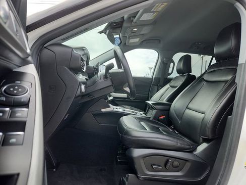 Certified 2022 Ford Explorer XLT w/ Equipment Group 202A image 9