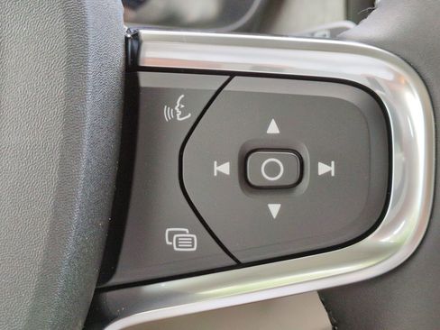 New 2025 Volvo XC40 B5 Plus w/ Protection Package Premier image 25