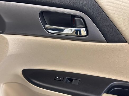 Used 2014 Honda Accord LX image 29