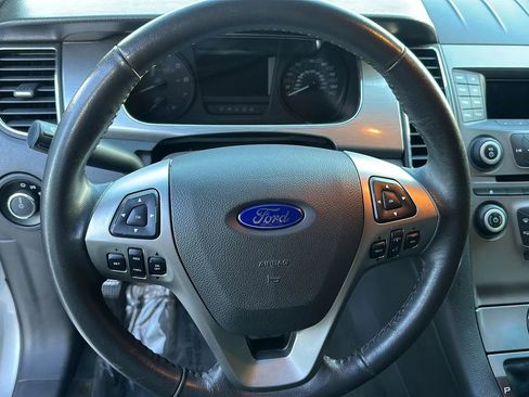 Used 2015 Ford Taurus SEL image 10