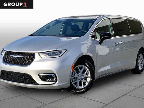 Used 2024 Chrysler Pacifica Touring-L FWD image 1