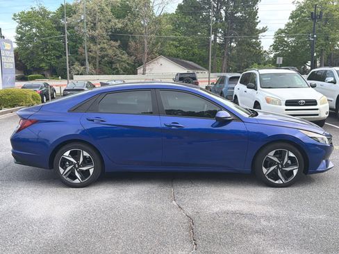Used 2023 Hyundai Elantra SEL w/ Convenience Package image 4