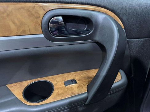 Used 2011 Buick Enclave CX image 33