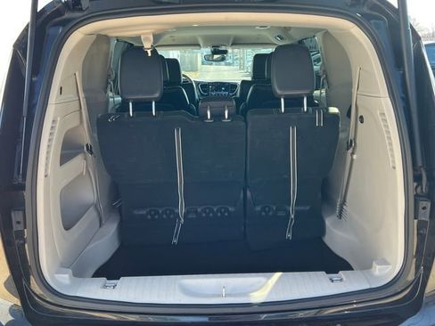 Used 2024 Chrysler Pacifica Touring-L FWD image 36