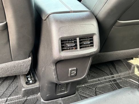 Used 2024 Chevrolet Equinox RS w/ RS Leather Package AWD/4WD image 16