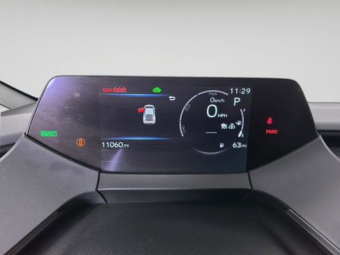 Used 2024 Toyota Prius XLE image 3