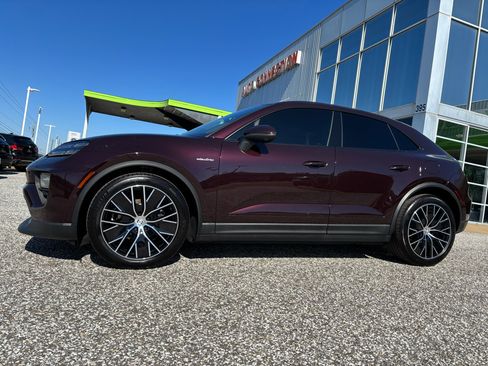 Used 2024 Porsche Macan 4 Electric image 4