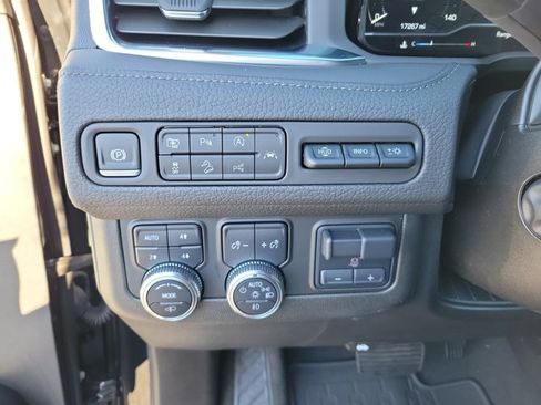 Used 2024 GMC Yukon Denali w/ Denali Reserve Package image 30