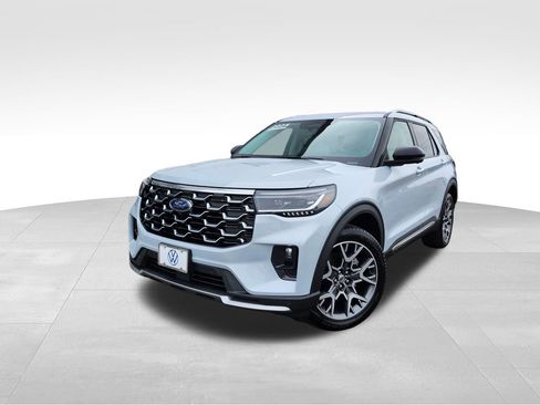 Used 2025 Ford Explorer Platinum w/ Ultimate Package image 3