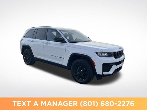 New 2026 Jeep Grand Cherokee Altitude AWD/4WD image 7