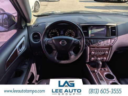 Used 2015 Nissan Pathfinder Platinum w/ Family Entertainment Package image 18