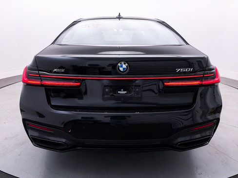 Used 2022 BMW 750i xDrive w/ Luxury Rear Seating Package image 18