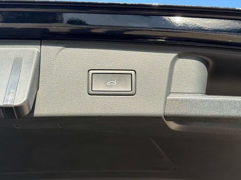 Used 2025 Volkswagen Atlas SE AWD/4WD image 15