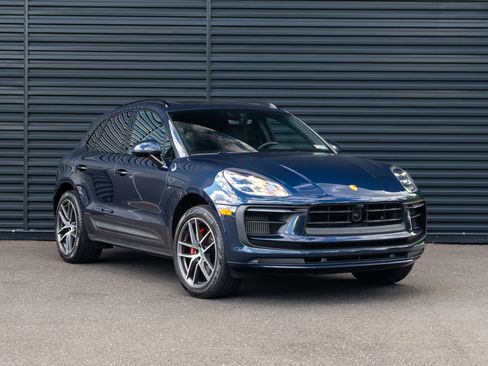 Certified 2023 Porsche Macan S AWD/4WD image 10