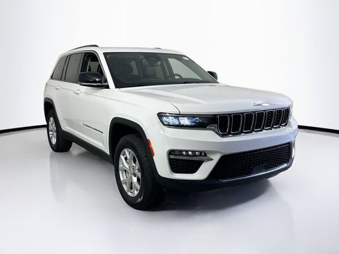 Used 2023 Jeep Grand Cherokee Limited RWD image 3
