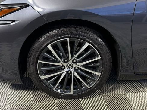 Used 2025 Lexus ES 300h w/ Premium Package image 17