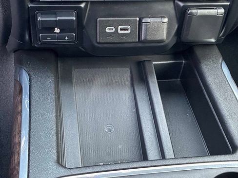 Used 2021 GMC Sierra 3500 Denali w/ Denali Black Diamond Edition image 31