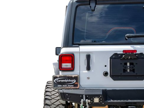 Used 2018 Jeep Wrangler Unlimited Sahara image 51