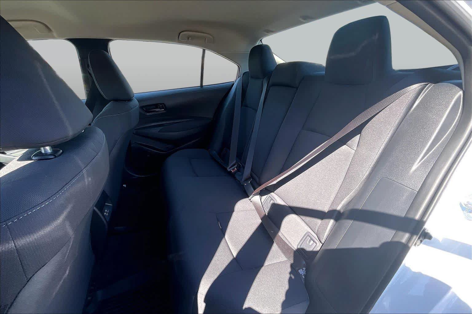 Used 2025 Toyota Corolla LE w/ LE Premium Package FWD image 19