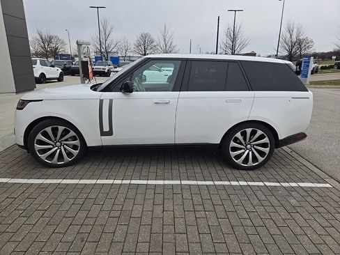 Used 2023 Land Rover Range Rover SE image 8