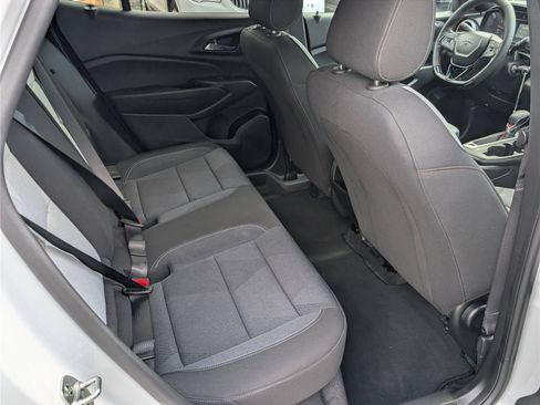 Used 2025 Chevrolet Trax RS w/ Sunroof Package FWD image 11