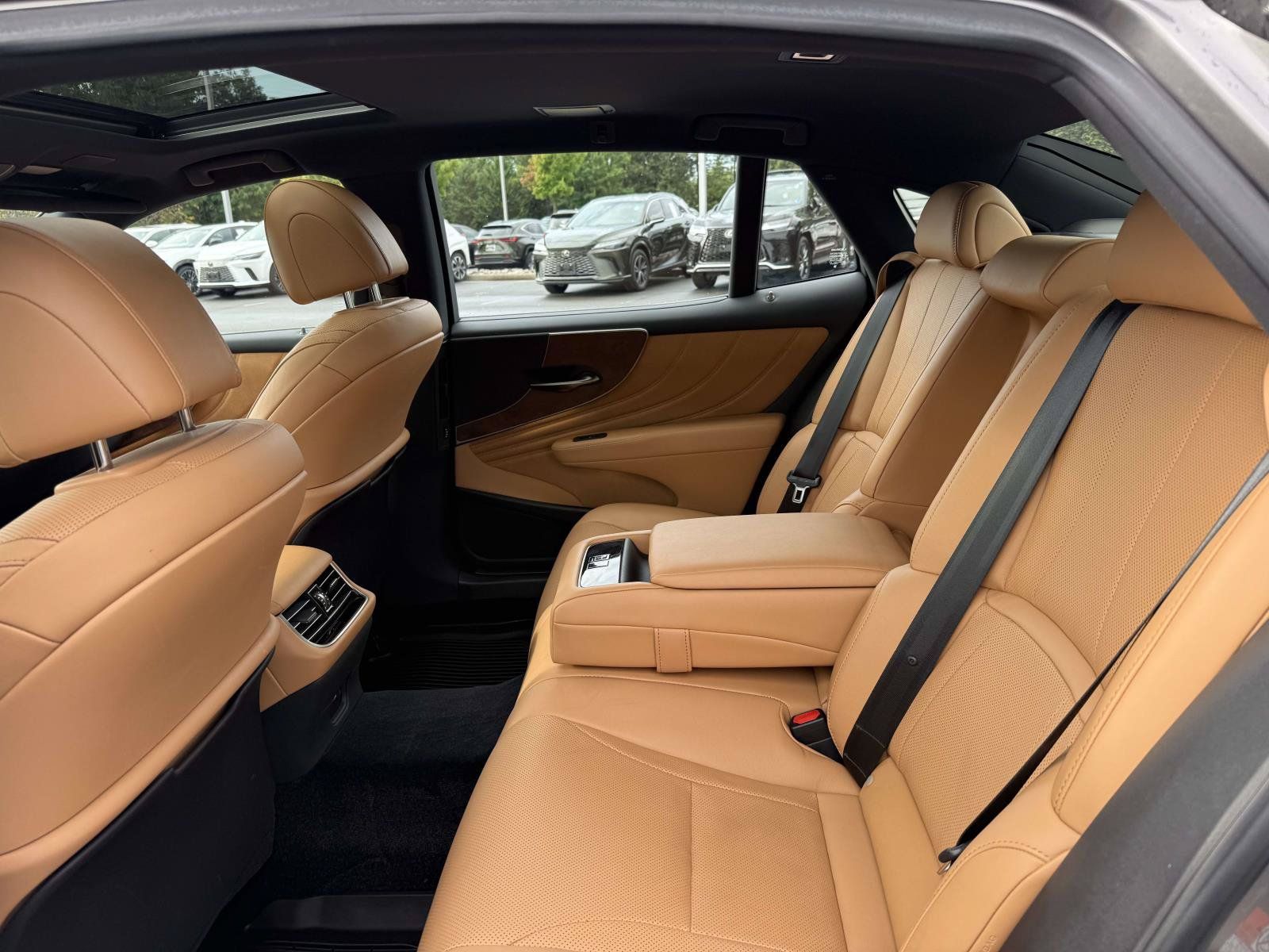 Used 2022 Lexus LS 500 AWD w/ Accessory Package (Z1) image 17