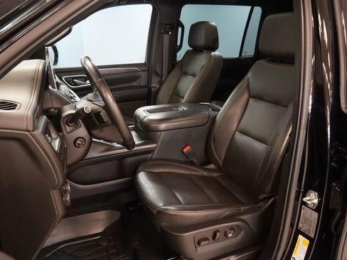 Used 2021 Chevrolet Suburban Z71 w/ Z71 Signature Package AWD/4WD image 3