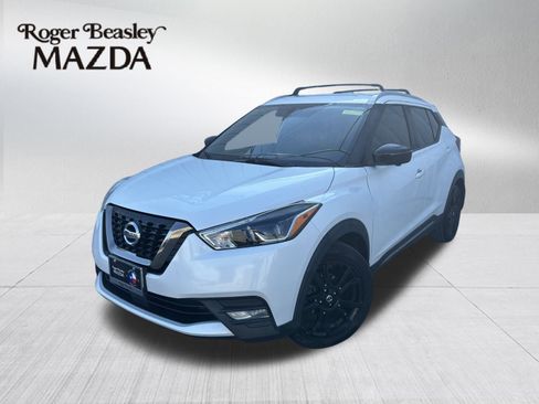 Used 2020 Nissan Kicks SR w/ Exterior Package image 1
